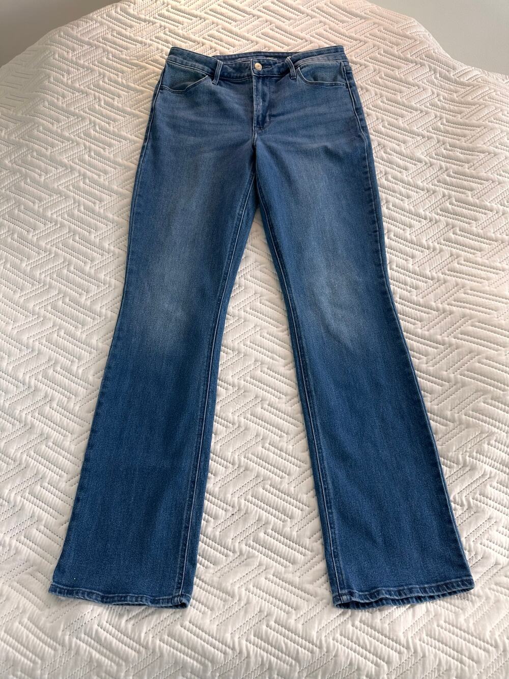 Tall Old Navy Midrise WOW Boot-cut Women Size 8 Super Comfortable Stretch Jeans
